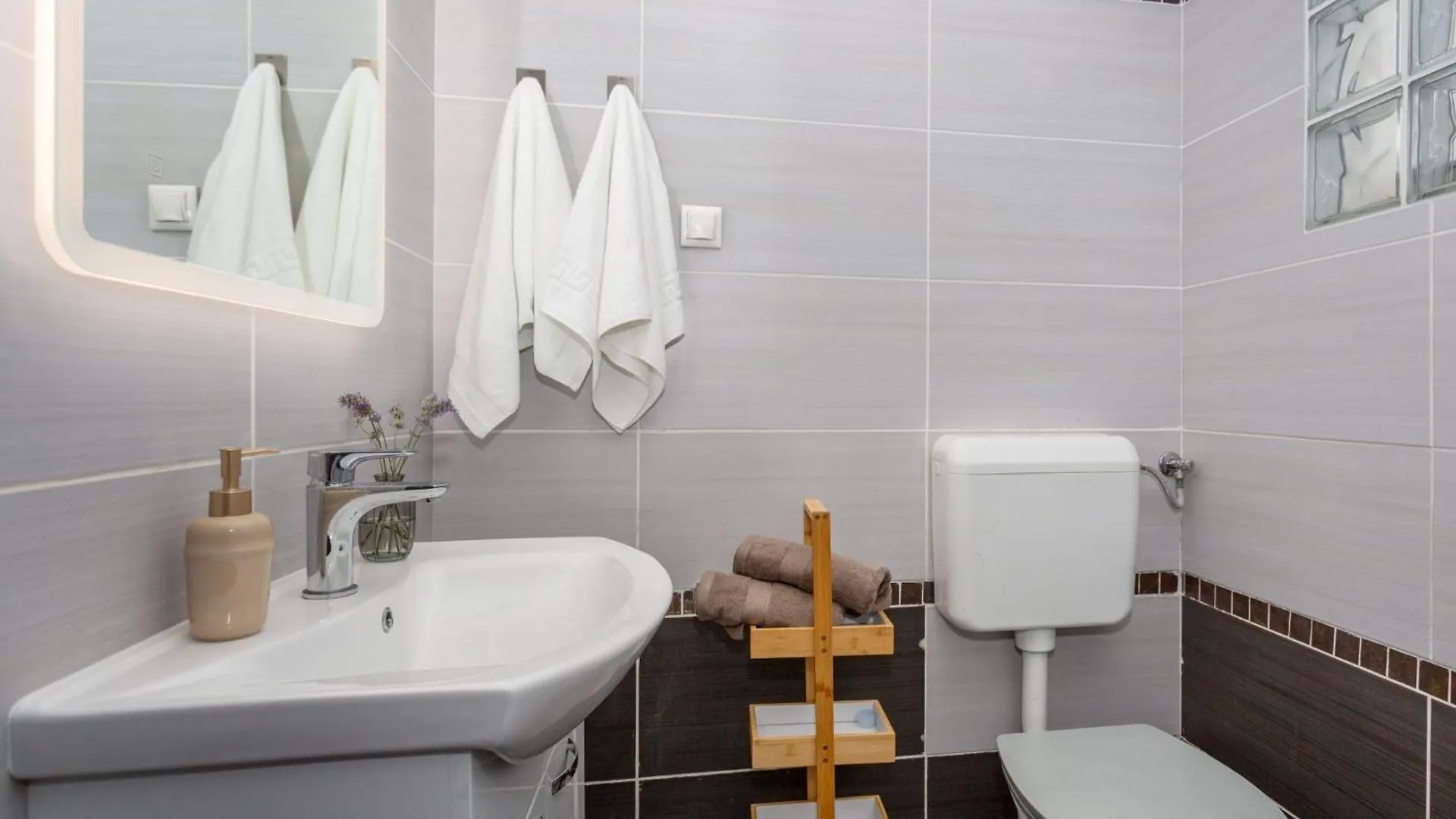 Apartment Anivija Njivice