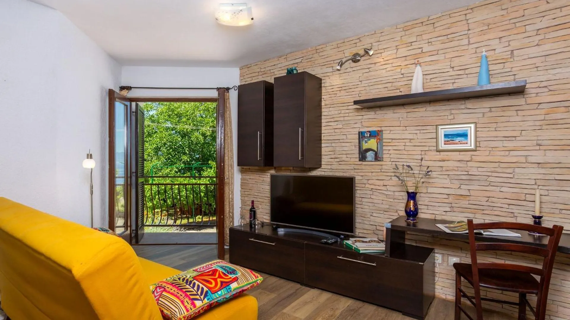 Apartment Anivija Njivice 0*,  Croatia